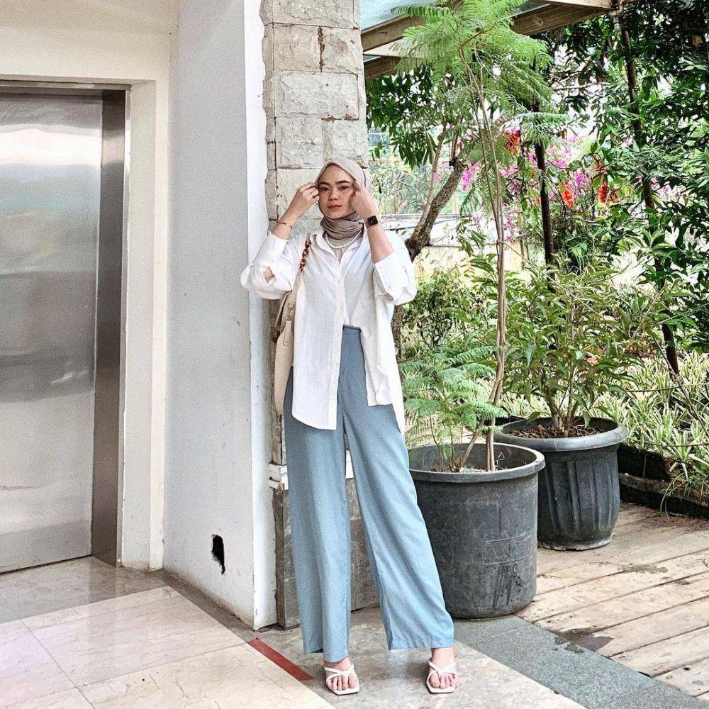 inspirasi OOTD kemeja putih (instagram.com/zafiradpa)