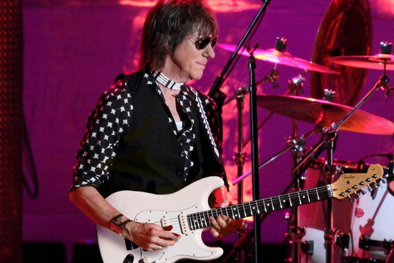 5 Gitaris Terbaik Dunia yang Melegenda, Inspiratif Abis!