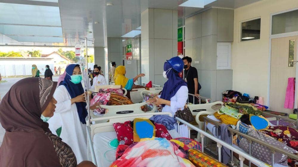 Khawatir Gempa Susulan, 30 Pasien Dirawat di Halaman RSUD Selong