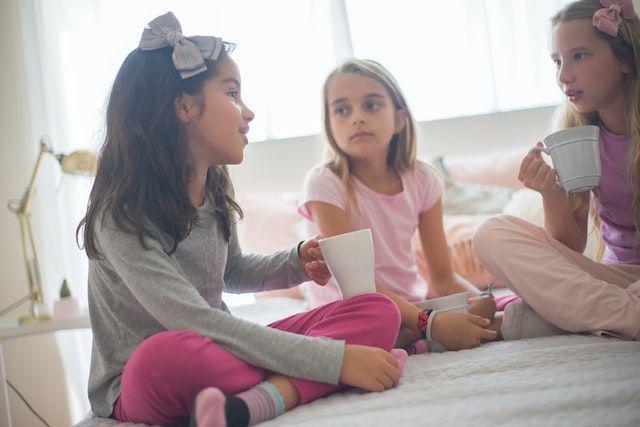 5 Cara Optimalkan Kecerdasan Linguistik atau Bahasa pada Anak