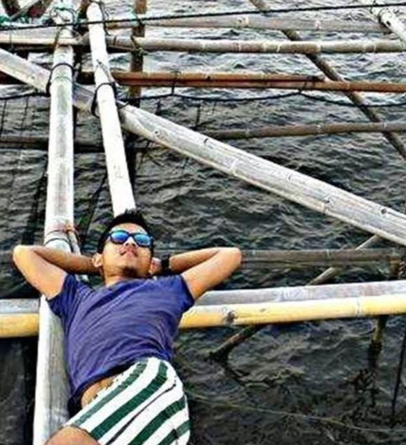potret kocak saat berjemur (instagram.com/humorsantuy)