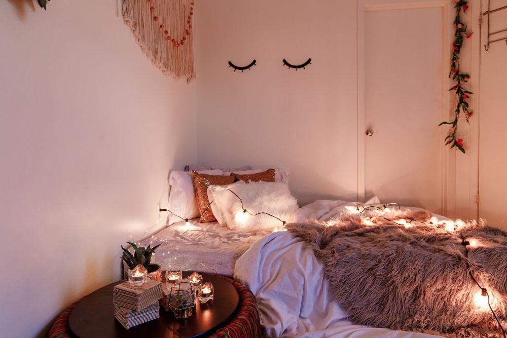 ilustrasi kamar tidur remaja puteri bergaya scandi boho (unsplash.com/Shashi Chaturvedula)