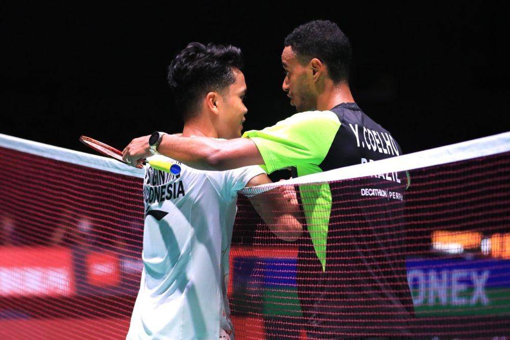 Anthony Sinisuka Ginting melawan wakil Brasil, Ygor Coelho di 64 besar Kejuaraan Dunia Bulu Tangkis 2022. (dok. PP PBSI)