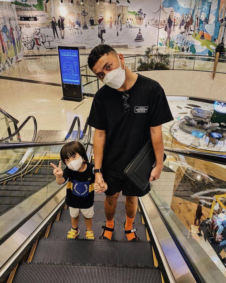 Ananda Omesh dan buah hati (instagram.com/omeshomesh)