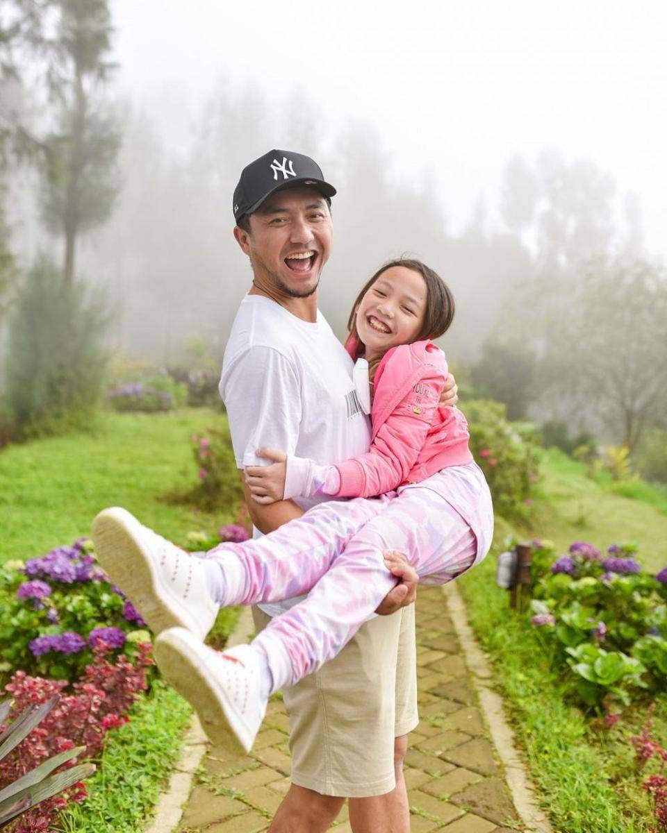 Ananda Omesh dan buah hati (instagram.com/omeshomesh)