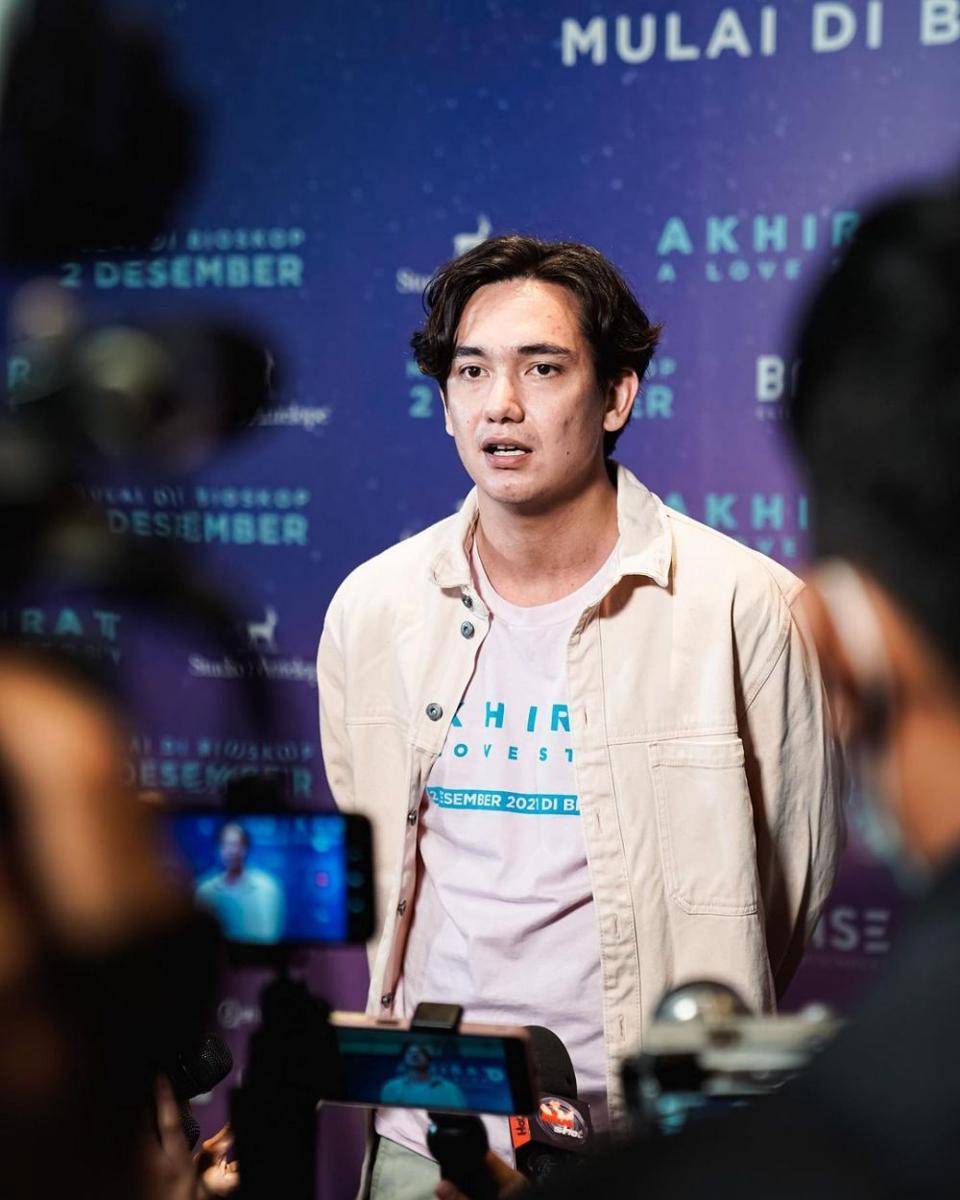 Adipati Dolken (instagram.com/adipati)