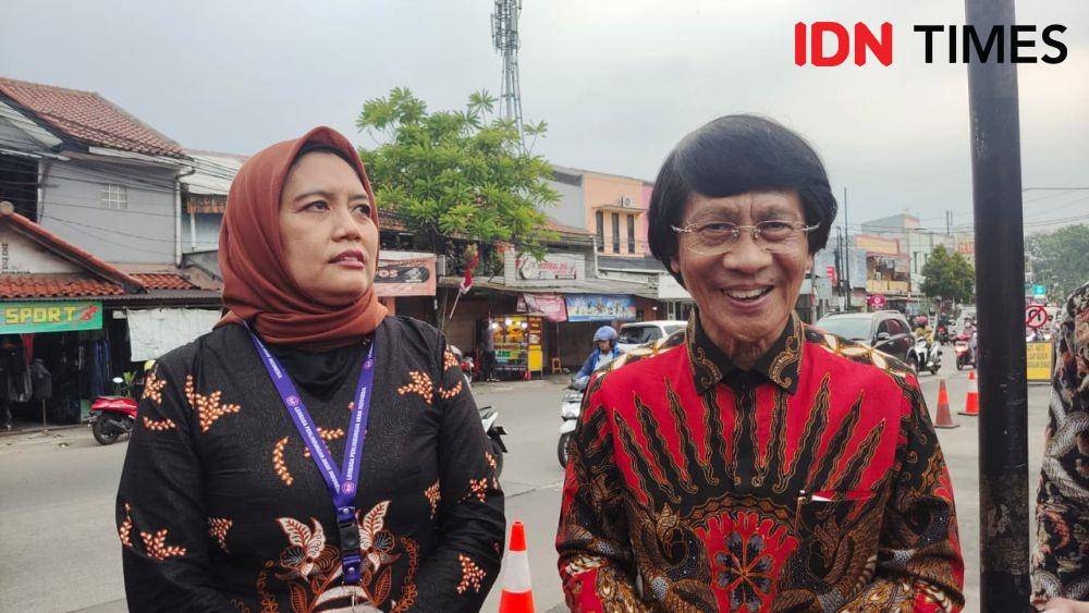 Ketua LPAI, Seto Mulyadi usai bertemu dengan Ferdy Sambo di Mako Brimob Polri, Kota Depok. (IDNTimes/Dicky)
