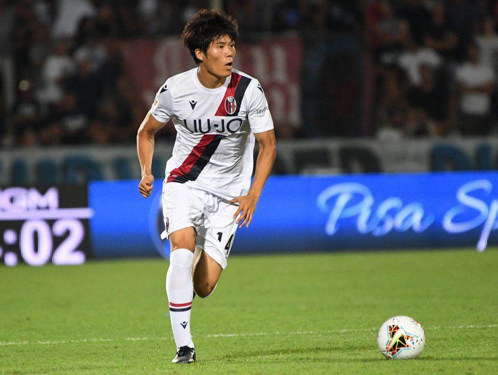 Takehiro Tomiyasu berseragam Bologna. (bolognafc.it)