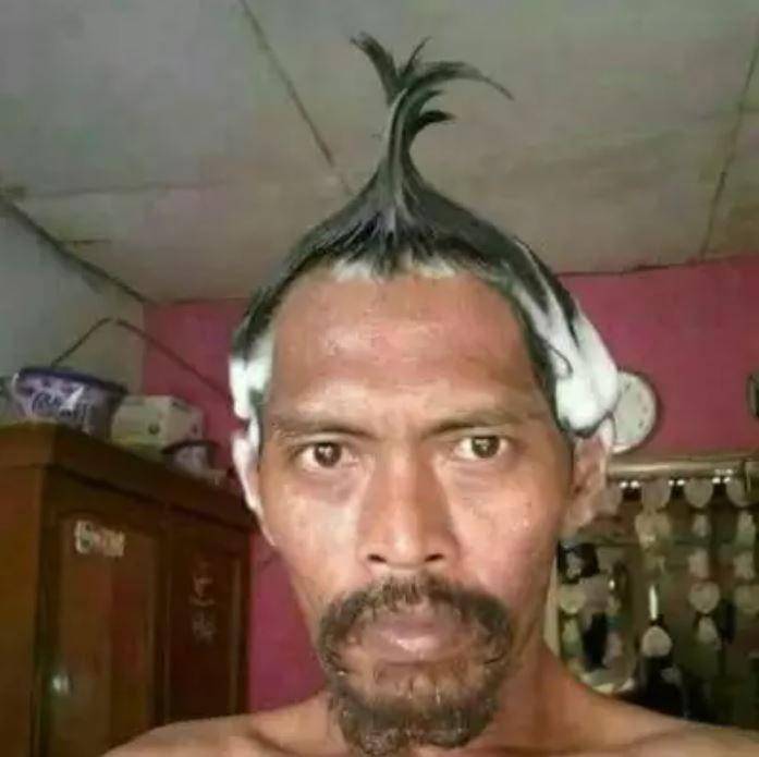 bapak-bapak selfie kocak (twitter.com/nocontextbapak)