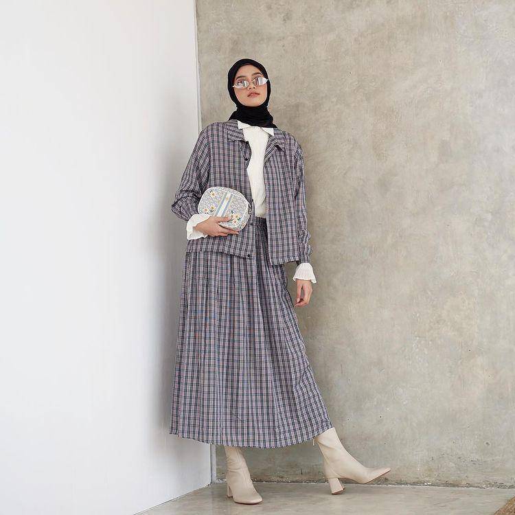 potret Rania Sukandari saat nemakai rok (instagram.com/raniaskdr_)
