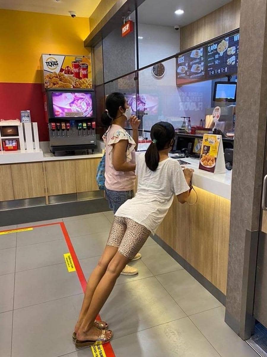 kelakuan kocak di depan kasir (twitter.com/fbreceh)