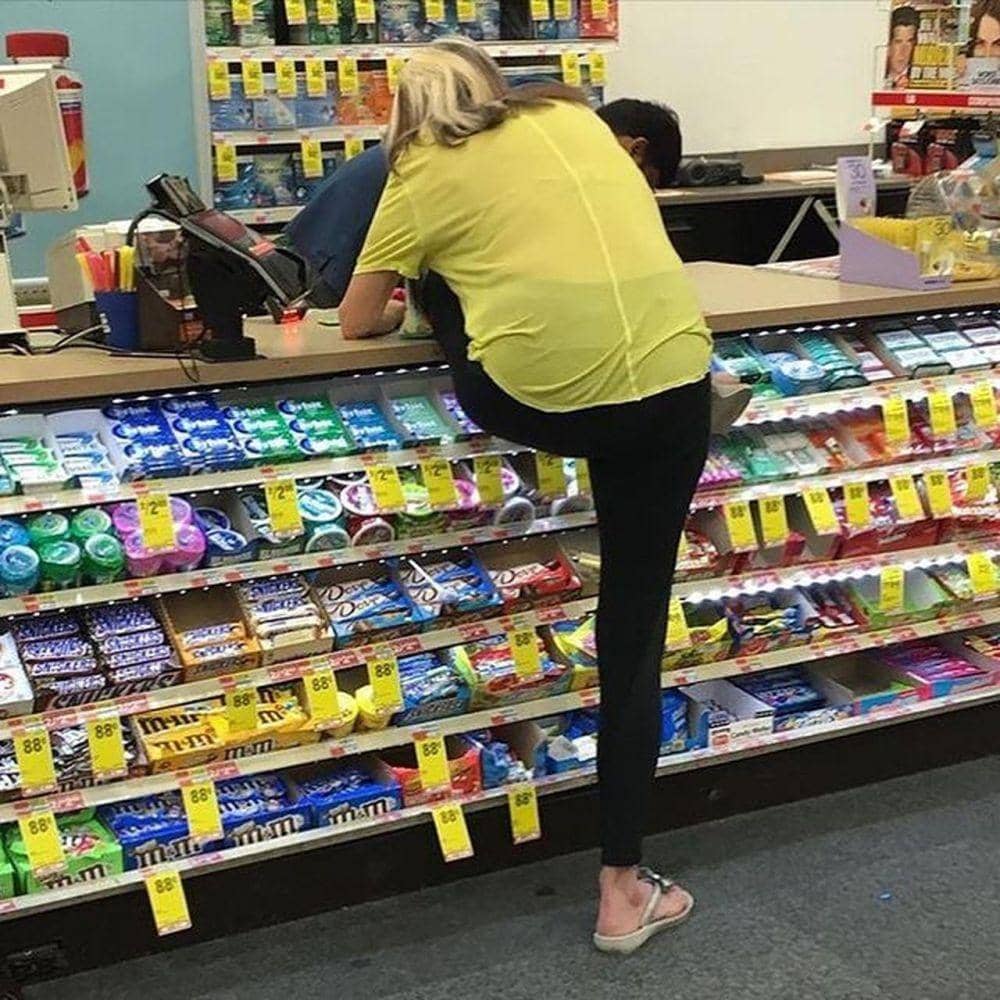 kelakuan kocak di depan kasir (twitter.com/fbreceh)