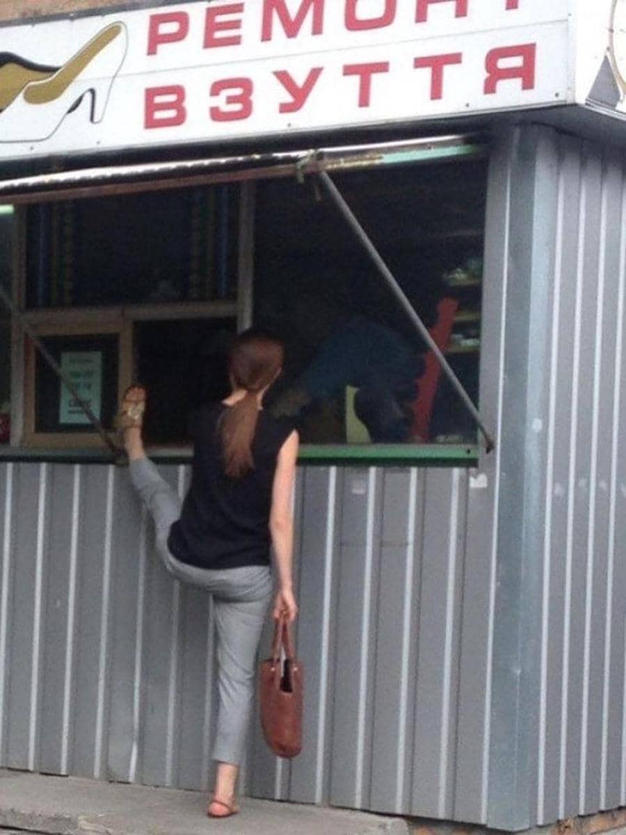 kelakuan kocak di depan kasir (instagram.com/nocontext)