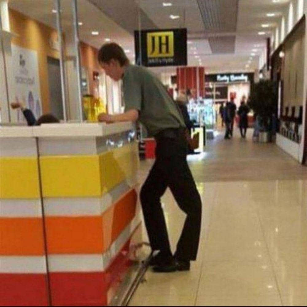 kelakuan kocak di depan kasir (instagram.com/nocontext)