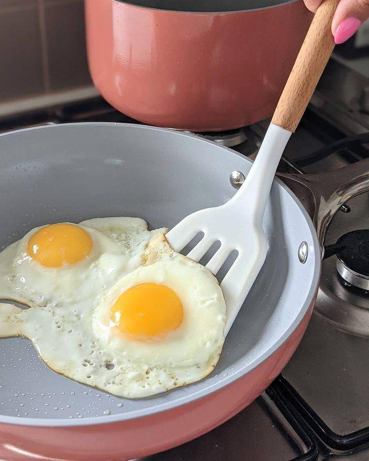 ilustrasi teflon (instagram.com/healthcoachkait)