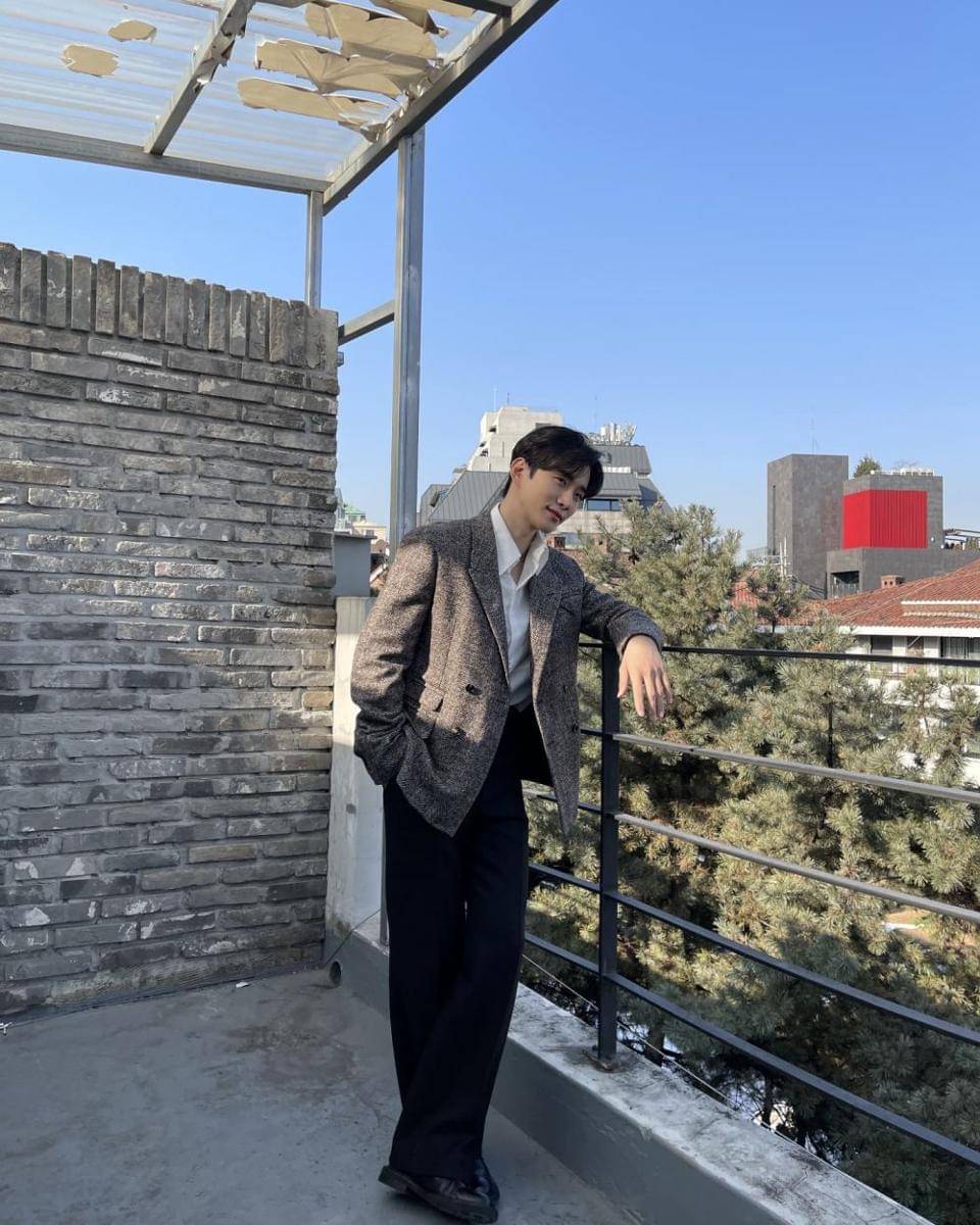 ide outfit ke kantor ala Lee Jun Ho (instagram.com/le2jh)