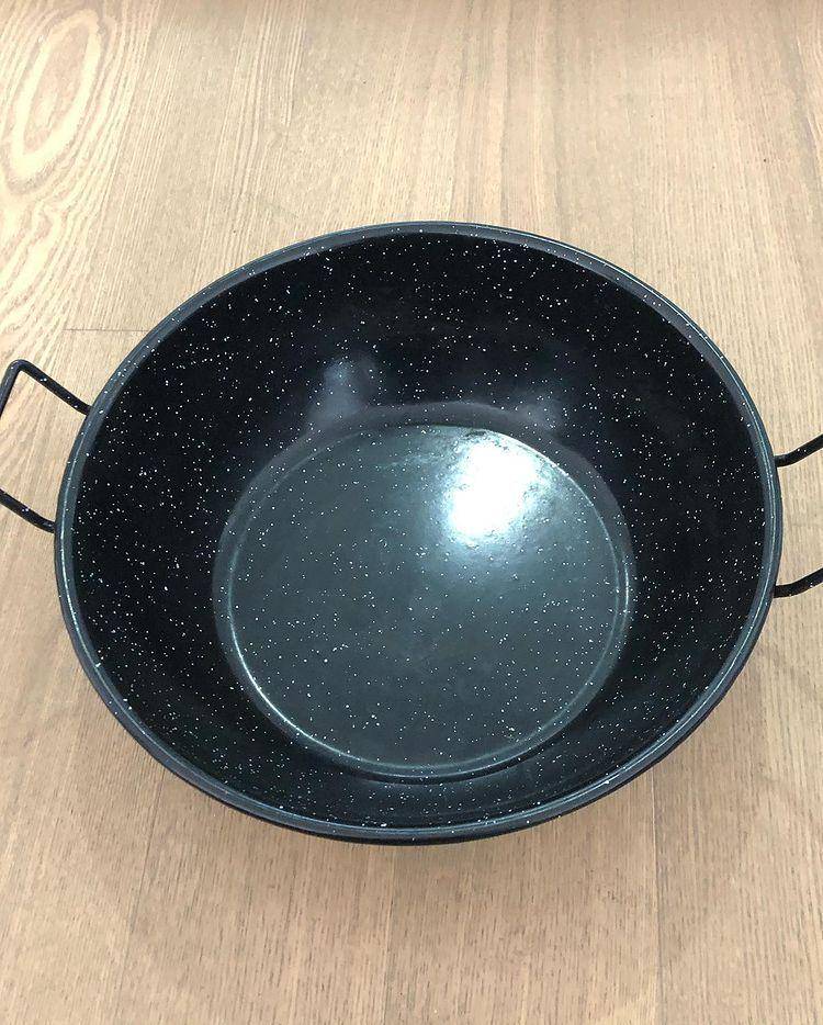 ilustrasi enamel pan (instagram.com/enamelware001)