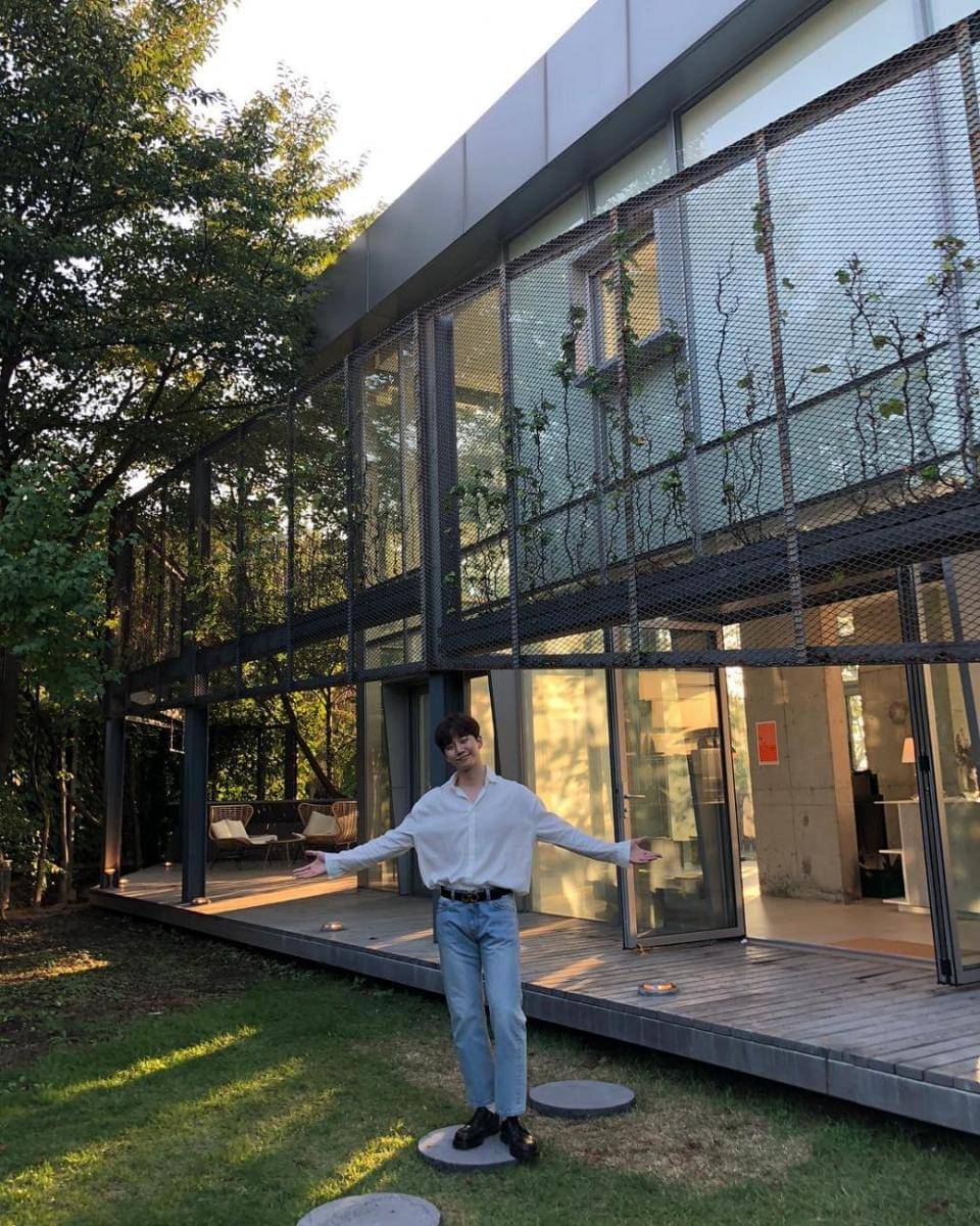 ide outfit ke kantor ala Lee Jun Ho (instagram.com/le2jh)
