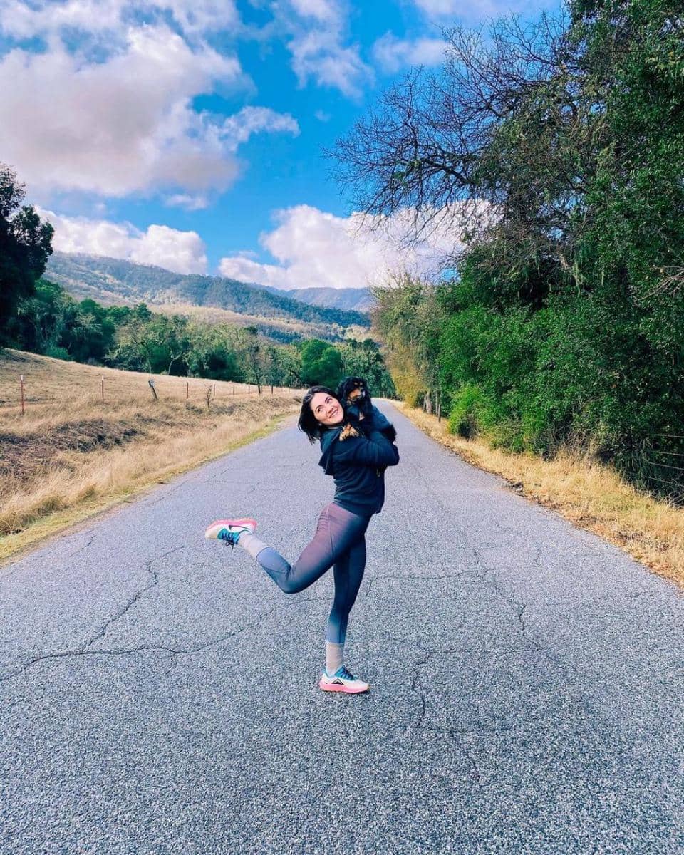 OOTD hoodie dan legging pants ala Isabelle Fuhrman (instagram.com/isabellefur)