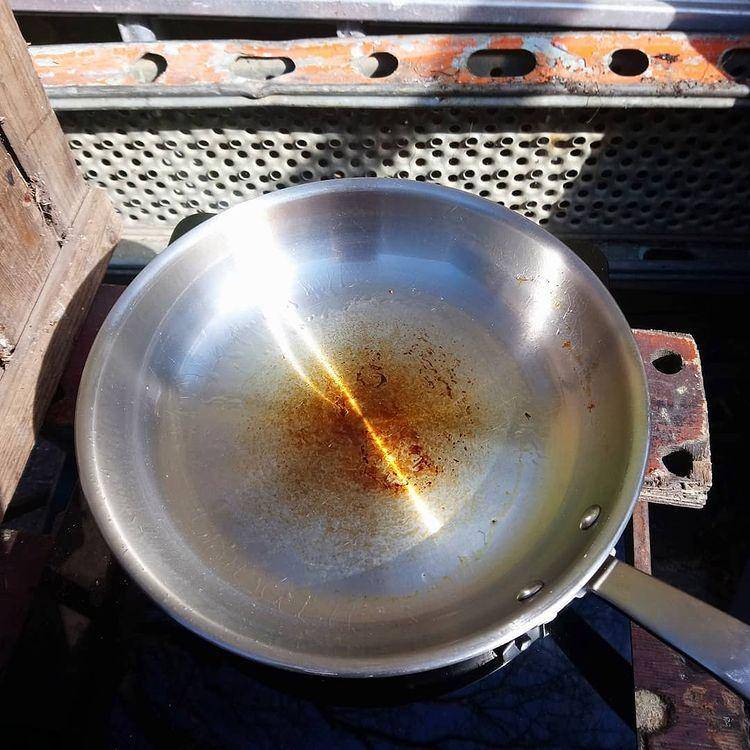 ilustrasi seasoning pan (instagram.com/jwtill)