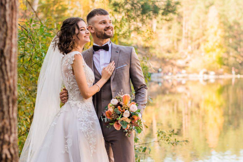 Ilustrasi sepasang suami istri (unsplash.com/Євгенія Височина)