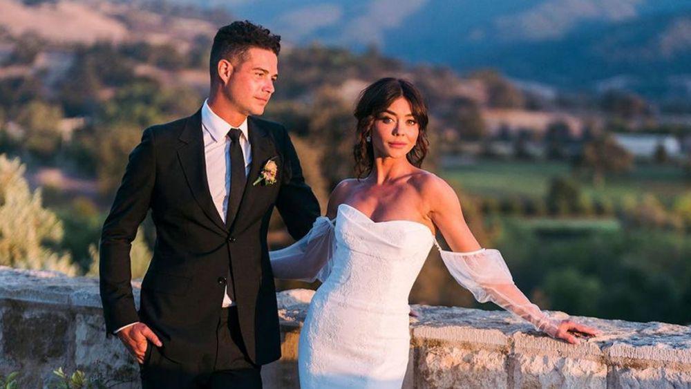 11 Potret Sarah Hyland dan Wells Adams yang Resmi Menikah