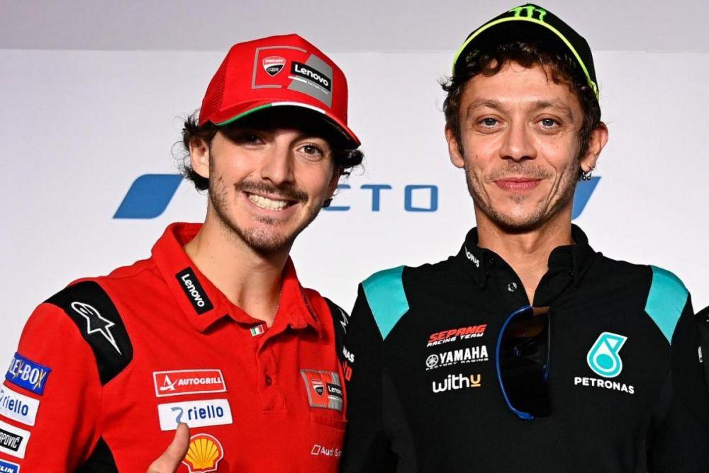 Francesco Bagnaia dan Valentino Rossi (motogp.com)