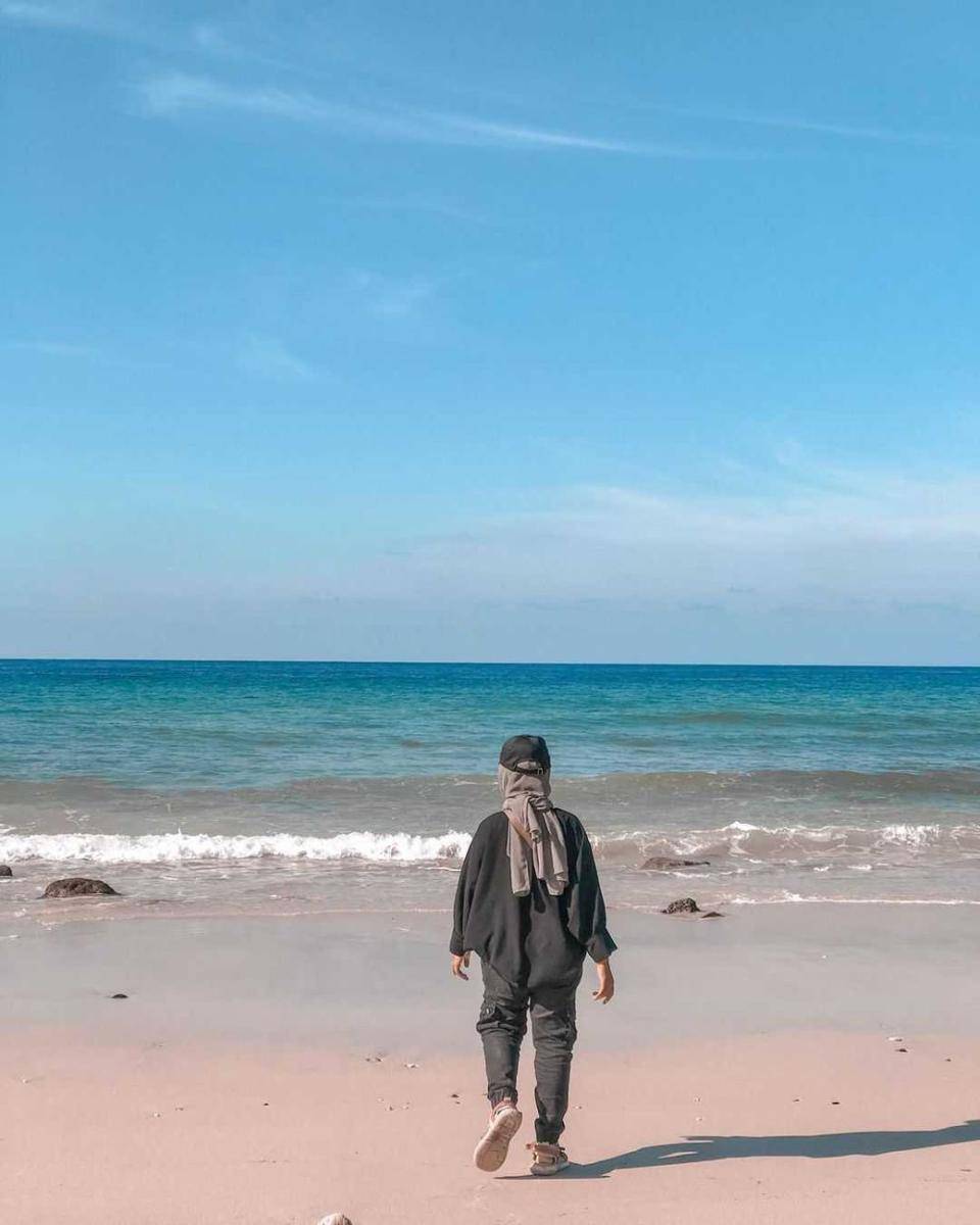 Pantai Kasih (instagram.com/dewina_deii)
