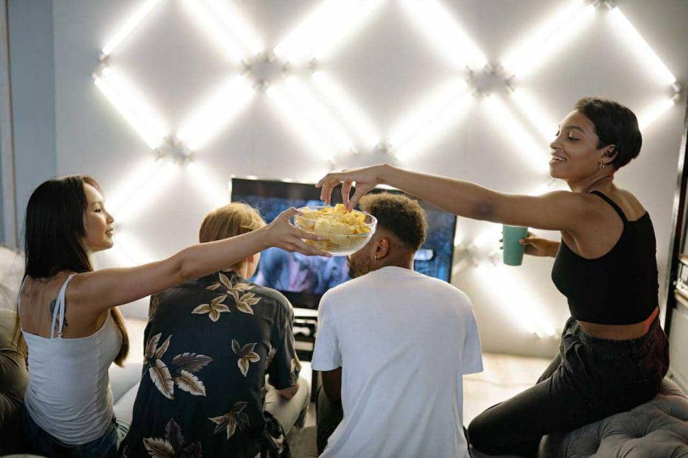 ilustrasi bertamu (pexels.com/Yan Krukov)