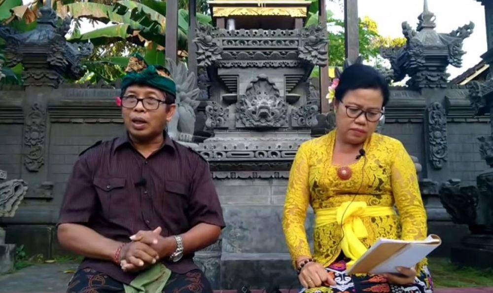 Ilustrasi sedang menembangkan pupuh ginada. (YouTube.com/CRAKEN TINGKEB)