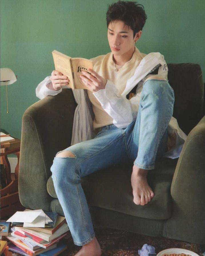 OOTD Bang Chan Stray Kids (instagram.com/jypstraykids)