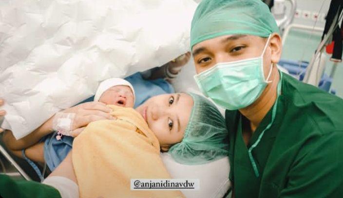 momen persalinan Anjani Dina (instagram.com/anjanidinavdw)