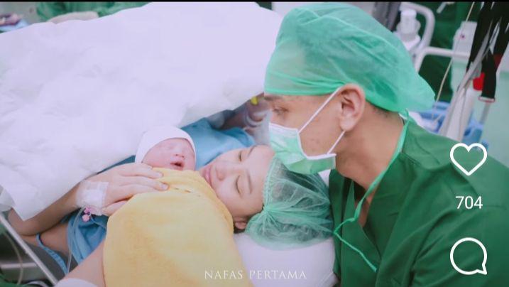 momen persalinan Anjani Dina (instagram.com/anjanidinavdw)