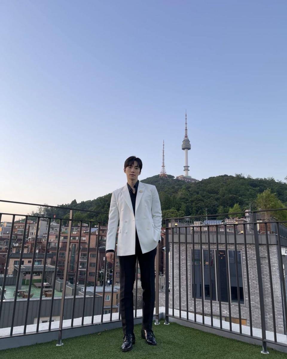 ide outfit ke kantor ala Lee Jun Ho (instagram.com/le2jh)