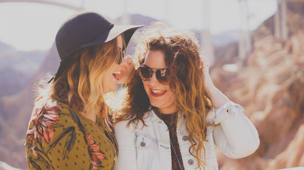 ilustrasi sahabat dekat (unsplash.com/Katie Treadway)