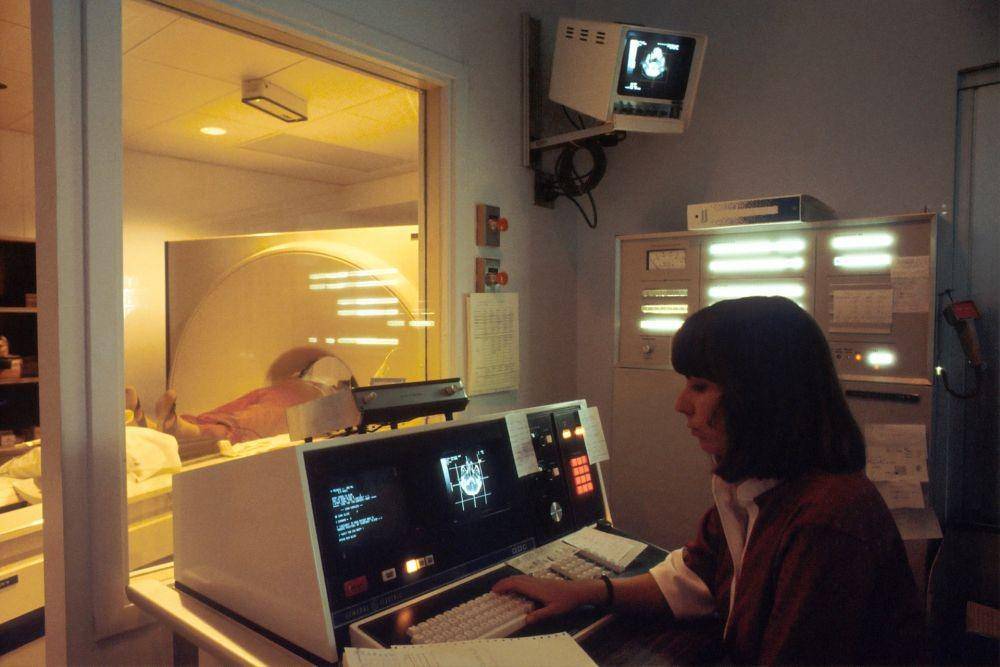 ilustrasi CT scan (unsplash.com/National Cancer Institute)