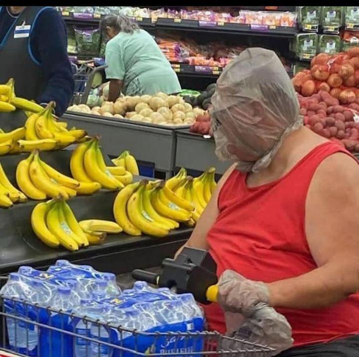 style nyeleneh di supermarket (instagram.com/curshedimages5)