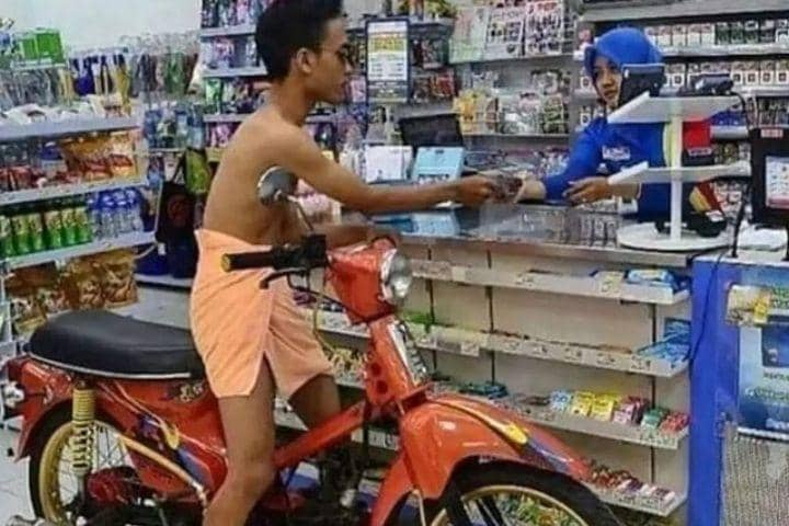 10 Kelakuan Kocak Orang saat di Depan Kasir, Absurd Banget!