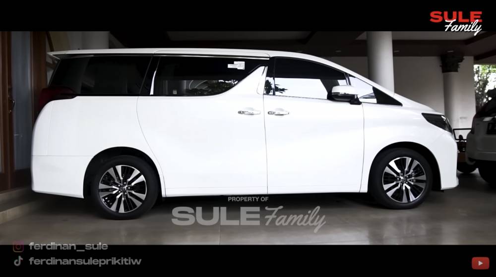 Mobil baru Njan (YouTube.com/SuleFamily)