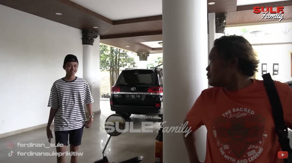 Mobil baru Njan (YouTube.com/SuleFamily)