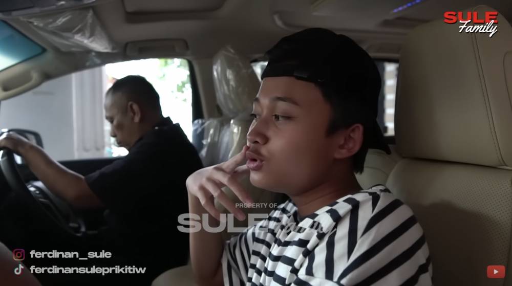 Mobil baru Njan (YouTube.com/SuleFamily)