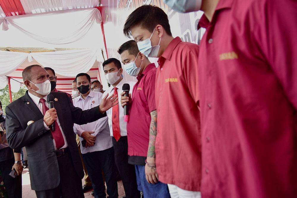 Polda Sumut menetapkan lima tersangka yang hendak melakukan penyelundupan PMI ilegal ke Kamboja. Dua di antaranya buron. (Diskominfo Sumut)