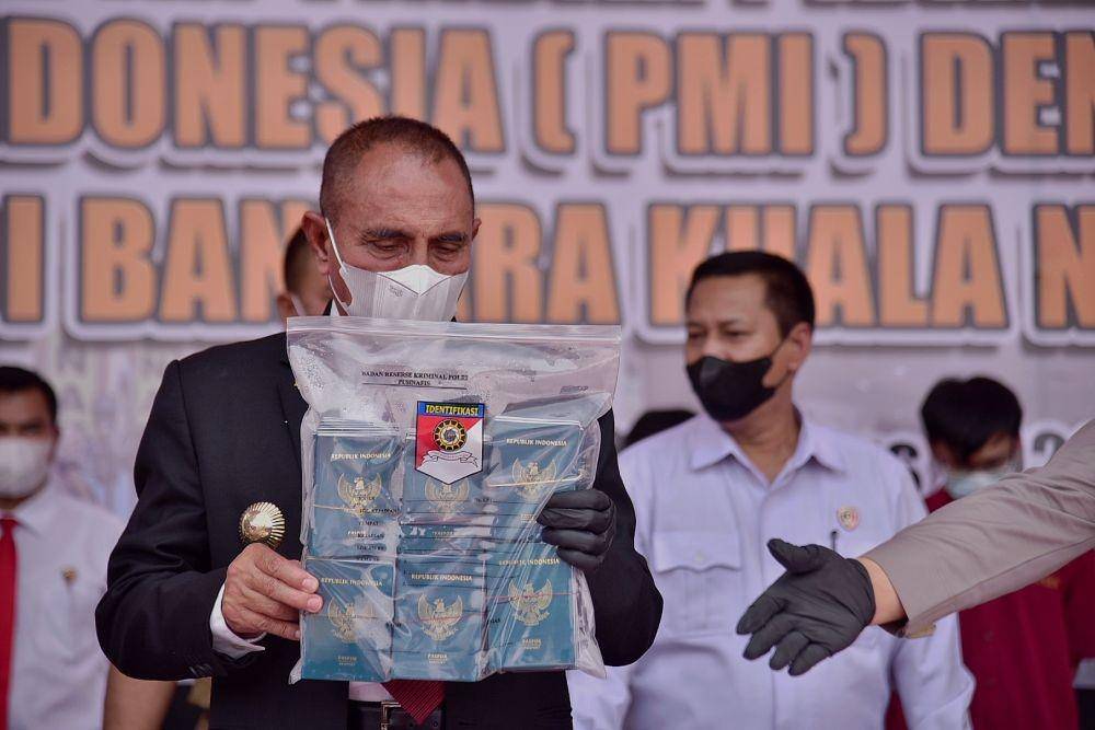 Polda Sumut menetapkan lima tersangka yang hendak melakukan penyelundupan PMI ilegal ke Kamboja. Dua di antaranya buron. (Diskominfo Sumut)