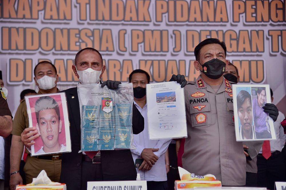 Polda Sumut menetapkan lima tersangka yang hendak melakukan penyelundupan PMI ilegal ke Kamboja. Dua di antaranya buron. (Diskominfo Sumut)
