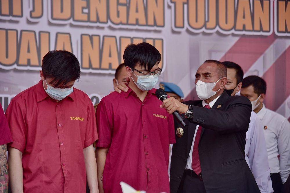 Polda Sumut menetapkan lima tersangka yang hendak melakukan penyelundupan PMI ilegal ke Kamboja. Dua di antaranya buron. (Diskominfo Sumut)