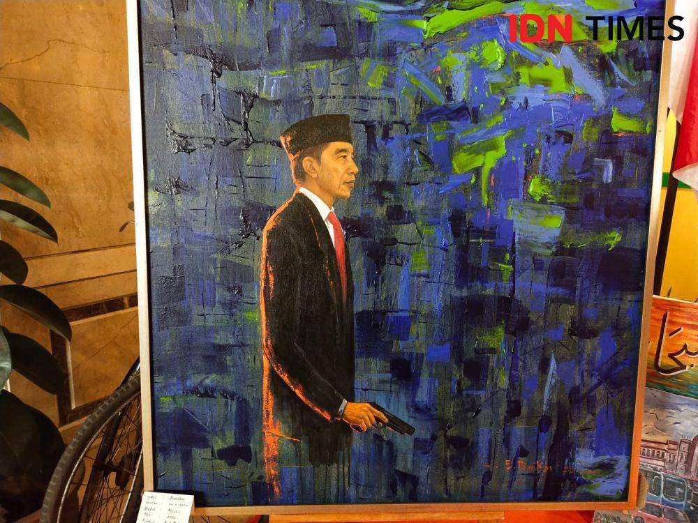 Lukisan Presiden Jokowi membawa pistol karya Edi Markas (IDN Times/Ilman)