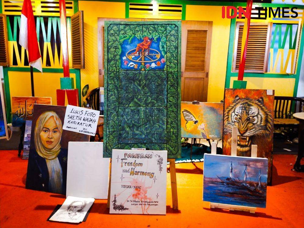 Sekjen PDIP, Hasto Kristiyanto resmikan pameran Freedom and Harmony (IDN Times/Ilman)