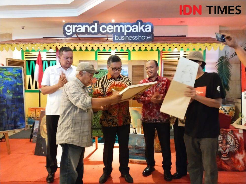 Sekjen PDIP resmikan pameran Freedom and Harmony (IDN Times/Ilman)
