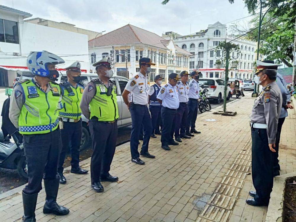 Petugas saat melakukan ETLE Mobile di Medan (Dok. Istimewa)