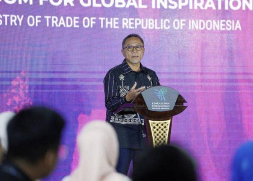 Menteri Perdagangan (Mendag), Zulkifli Hasan alias Zulhas dalam acara Road to Jakarta Muslim Fashion Week (JMFW) 2023. (dok. Kemendag)